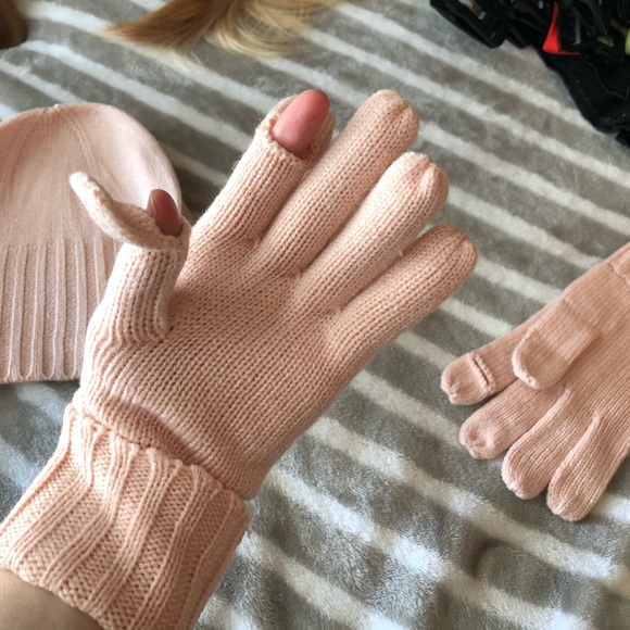 NWT Calvin Klein Hat/Glove Set - Picture 3 of 5